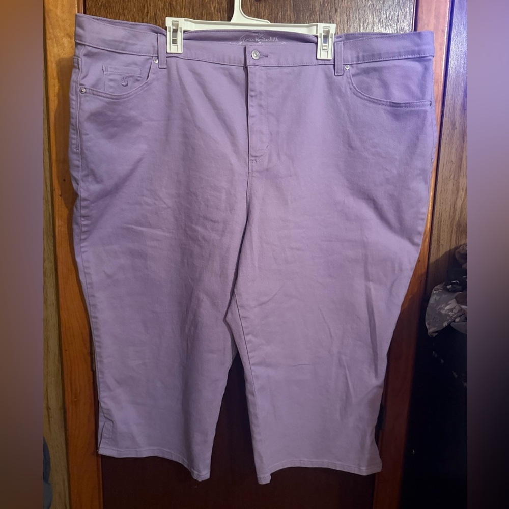 Gloria Vanderbilt Capri